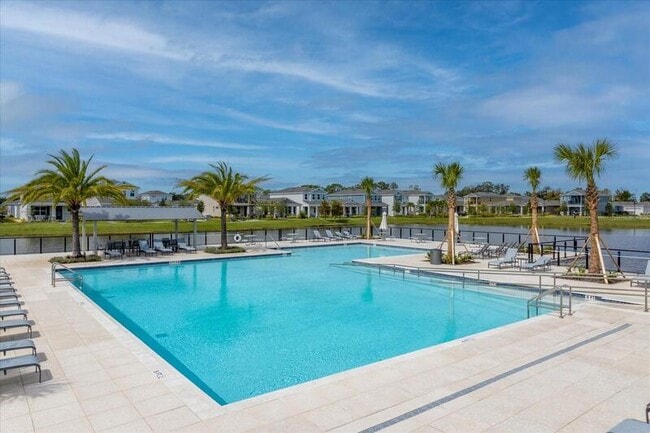 Building Photo - 637 Bayhawk St