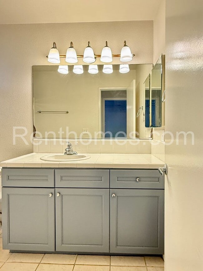 Building Photo - 3711 Louisiana St