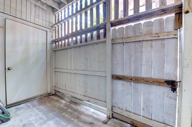 Building Photo - 2300 Augusta Dr