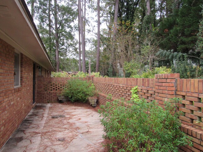 Building Photo - Brick Home in Old Wood Valley