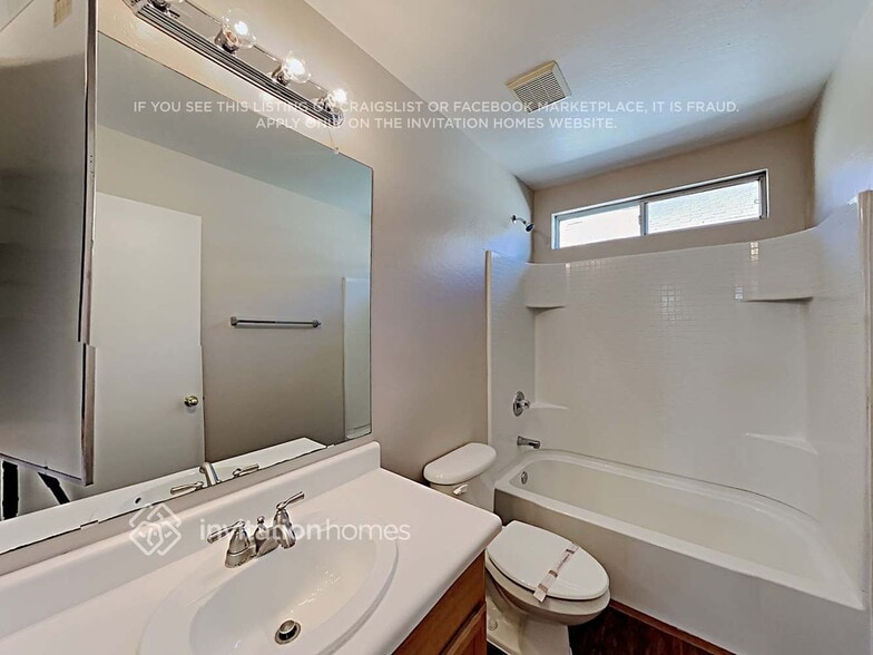 Building Photo - 4134 E Baylor Ln