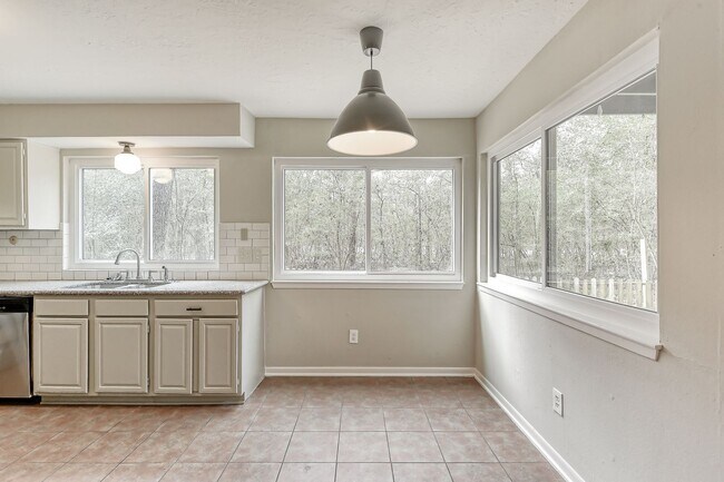 Building Photo - Great house in great neighborhood