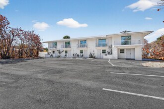 Building Photo - 2305 Tamarind Dr