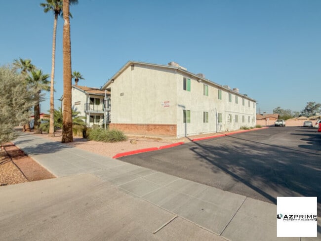 Primary Photo - FREE FIRST MONTH'S RENT MOVE IN SPECIAL! Inviting 2/1 Phoenix Apartment with Modern Comforts!