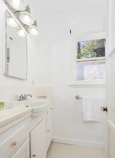 Building Photo - 8714 Crescent Dr