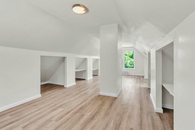 Building Photo - 2220 Hayson Ave