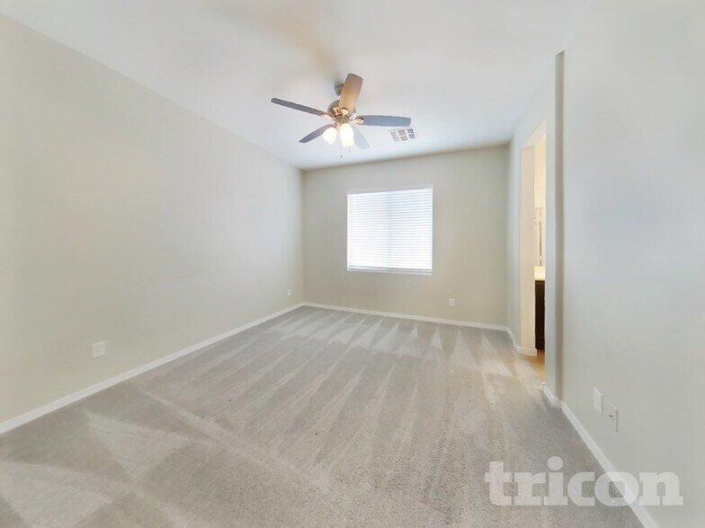 Building Photo - 723 W Dana Dr