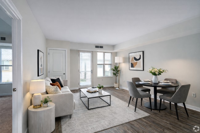 Building Photo - Paseo Verde South