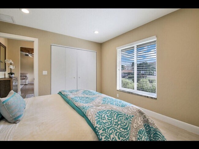 Building Photo - 451 N Lyra Cir