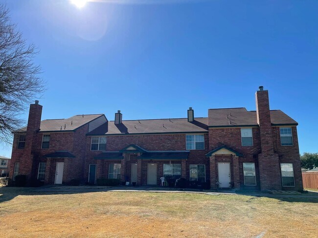 Building Photo - 3612 Villa Pl