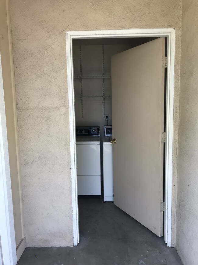 Building Photo - 39 Santos Way