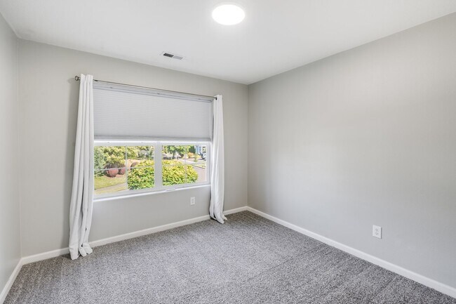 Building Photo - Beautiful 4 bed, 2.5 bath rental home in Oatfield Neighborhood Milwaukie!