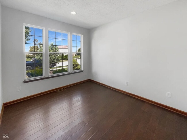 Building Photo - 2556 Greythorne Dr