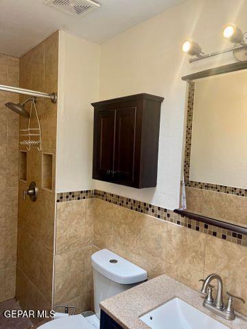 Building Photo - 2637 Lake Victoria Dr