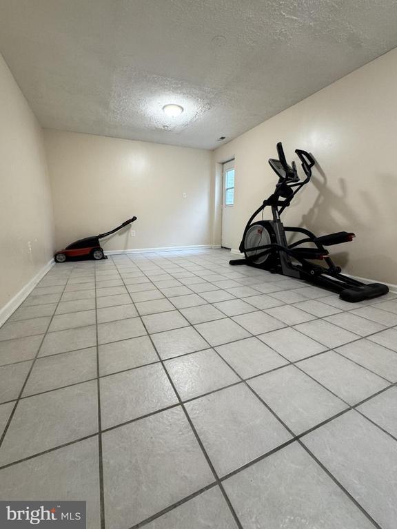 Building Photo - 16318 Brooktrail Ct