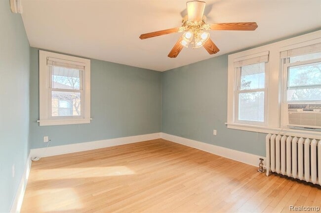 Building Photo - 613 E Lincoln Ave