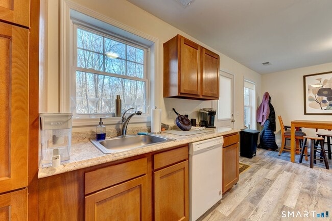 Building Photo - 15 Hillyndale Rd