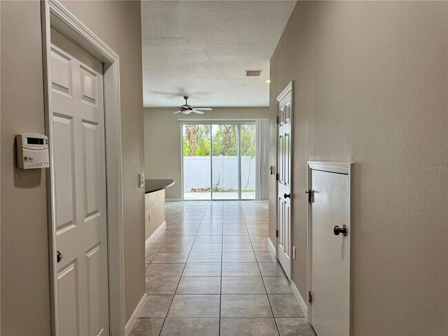 Building Photo - 7208 Grand Elm Dr
