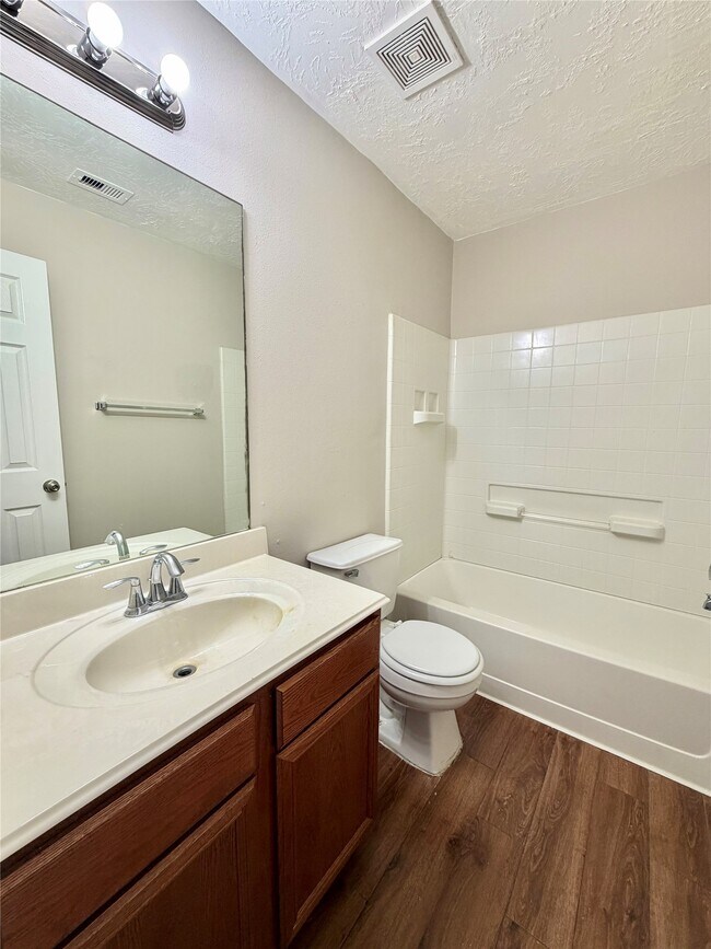 Building Photo - 11807 Green Colling Park Dr