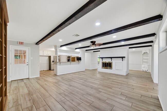 Building Photo - 1810 Indian Shores Rd