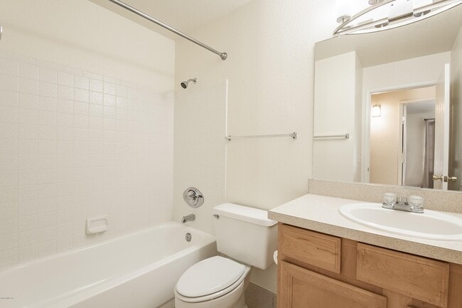 Building Photo - 6441 N Tierra De Las Catalinas