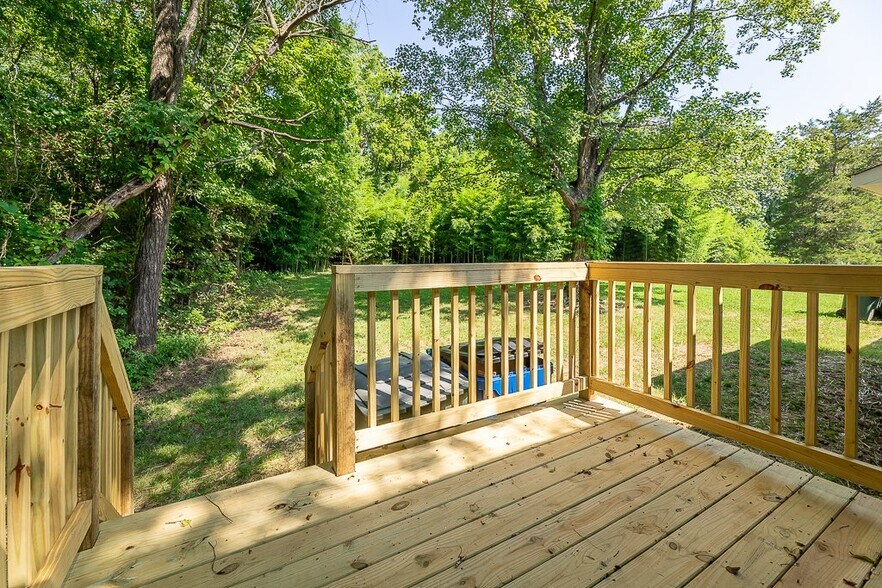 Building Photo - 703 2nd St