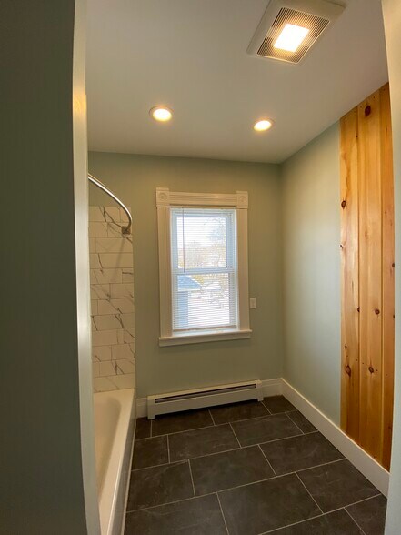 Separate shower room - 34 Uxbridge St