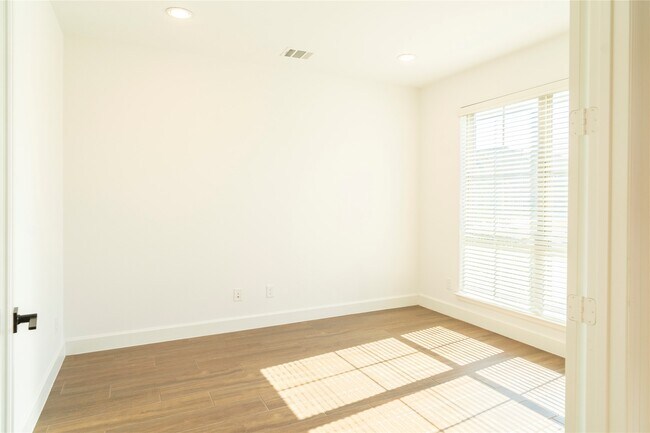 Building Photo - 29856 Smoky Ridge Rd