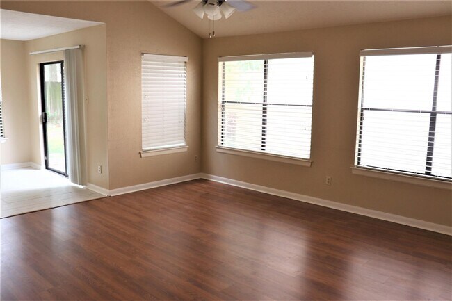 Building Photo - 7718 High Village Dr