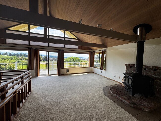 Building Photo - 2 Bedroom + Bonus Room + Loft Hansville Ho...
