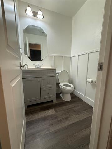 Building Photo - 688 River Garden Dr