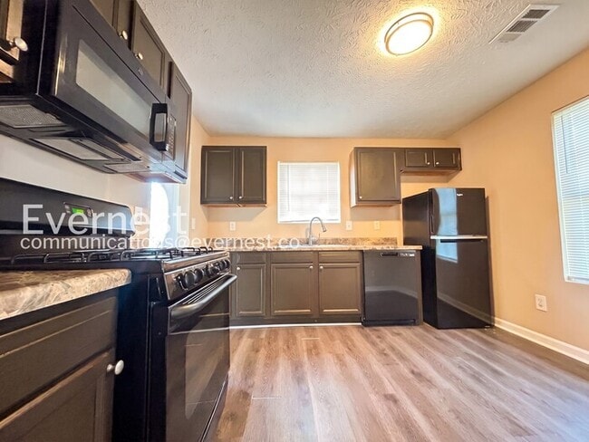 Building Photo - 6607 Ivy Log Dr SW