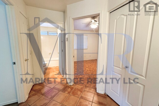 Building Photo - 3Bed/2Bath House at 51st Ave/Loop 101! $399 MOVE-IN SPECIAL! Move-In Ready on 01/08/2026!