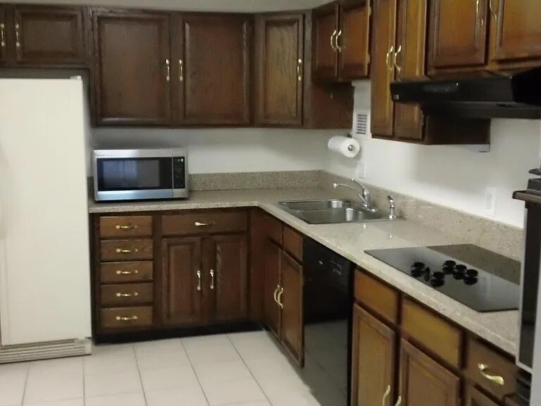Kitchen - 2555 Pennsylvania Ave NW