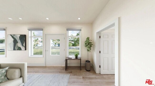 Building Photo - 2901 Raymond Ave