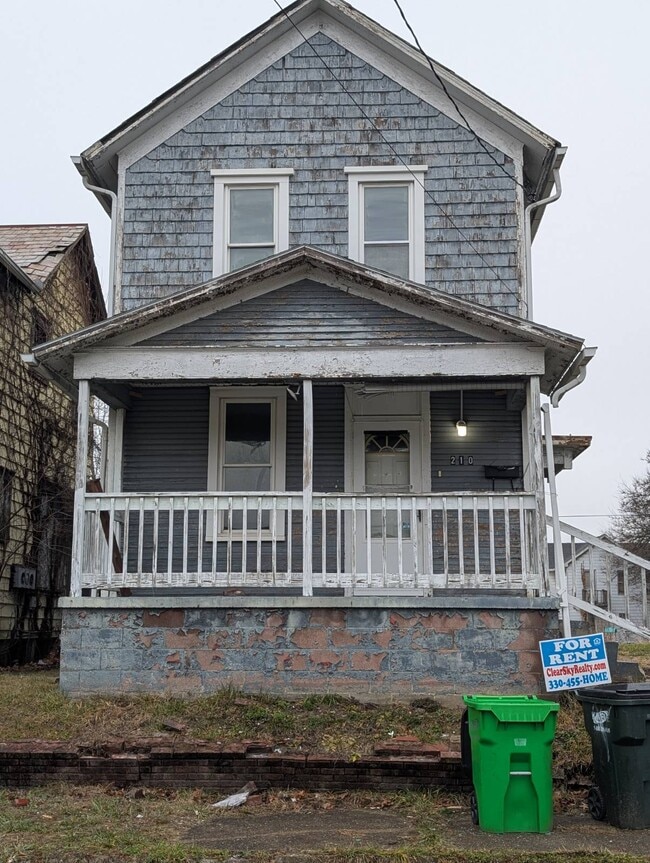 Building Photo - 210 E Cambridge St