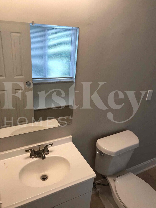 Building Photo - 103 Walnut Way