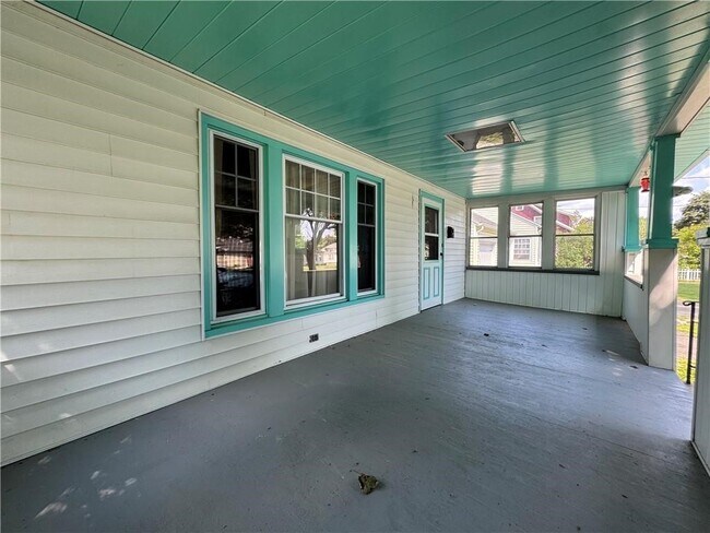 Building Photo - 129 Oakwood Ave