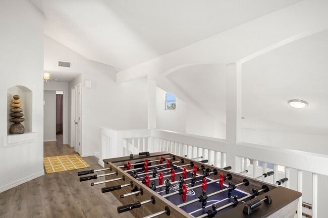 Building Photo - Stunning 4 bedroom, 2.5 bath home in West ...