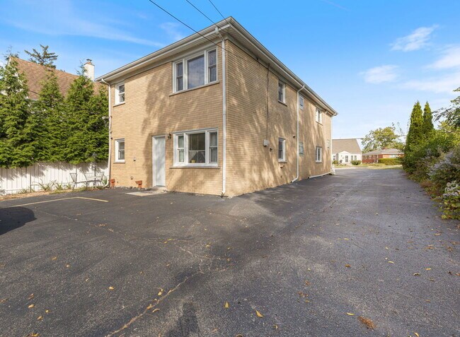 Building Photo - 311 Maple Ave