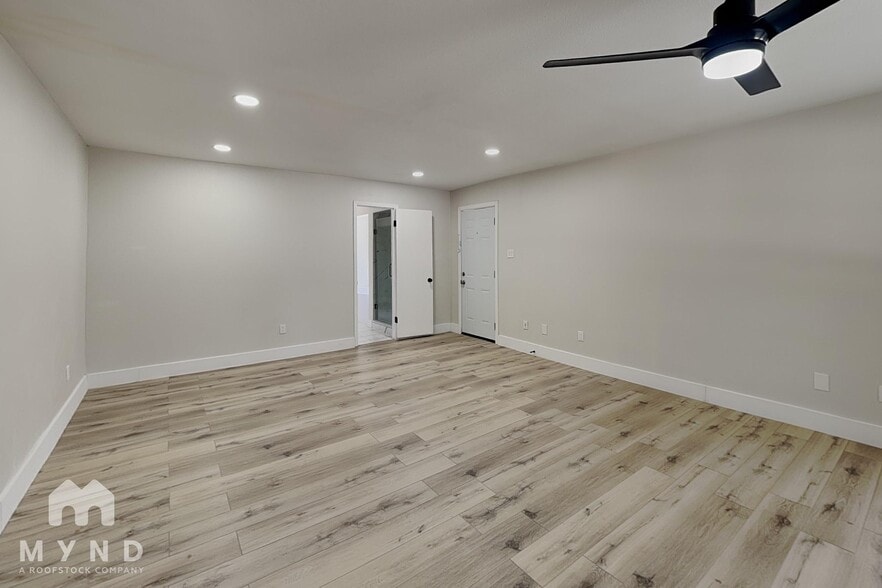Building Photo - 1215 Spring Lake Dr