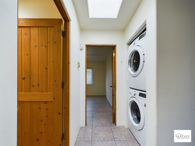 Building Photo - Single Level, Single Family Home Available Now!