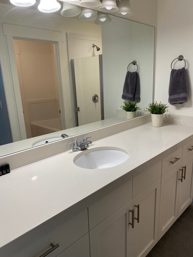 Building Photo - 238 E 370 N