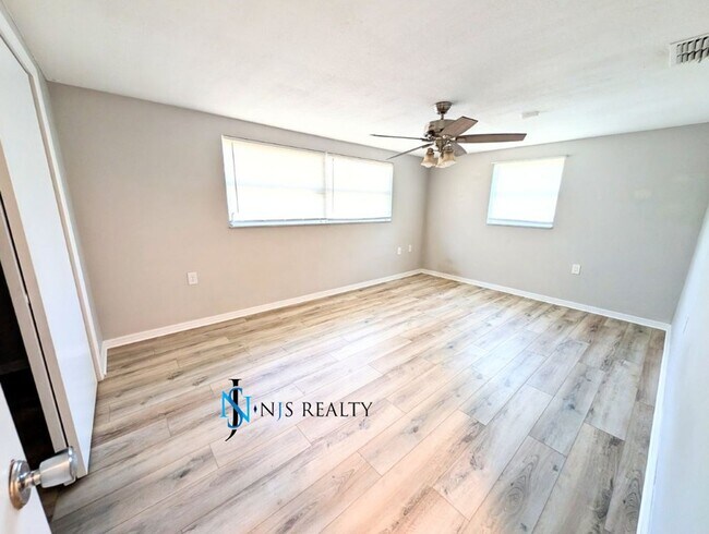 Building Photo - JUTS REDUCED!!!   3/1.5/1 1113 Sq. Ft. with UPDATED bathrooms and kitchen with GRANITE, LARGE bac...