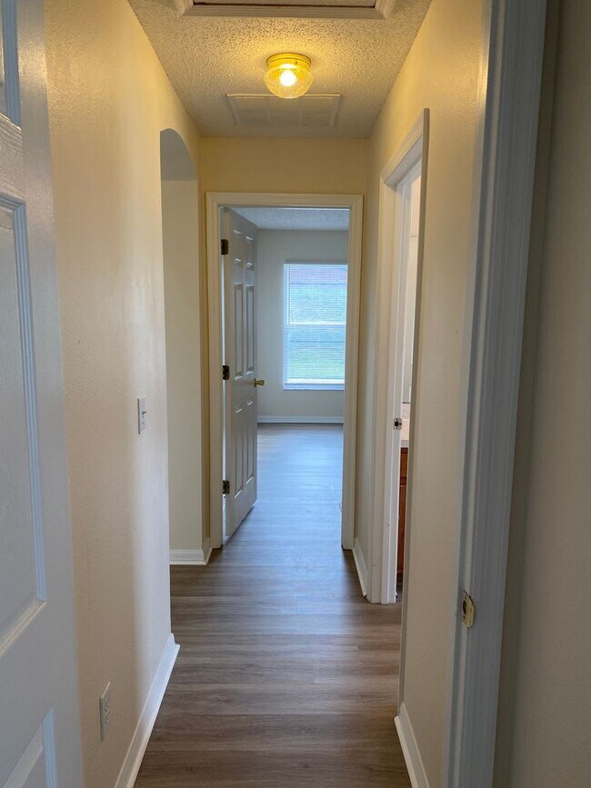 Building Photo - 144 Birchwood Dr