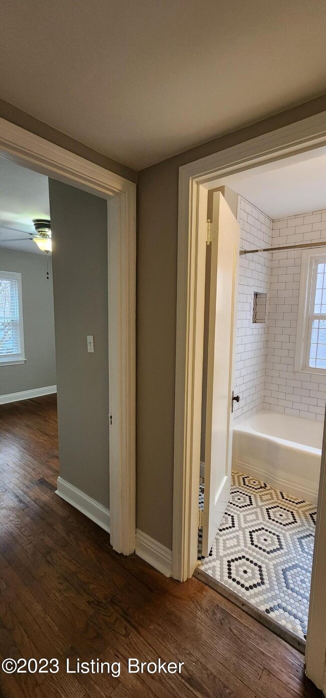 Building Photo - 208 Colonial Dr