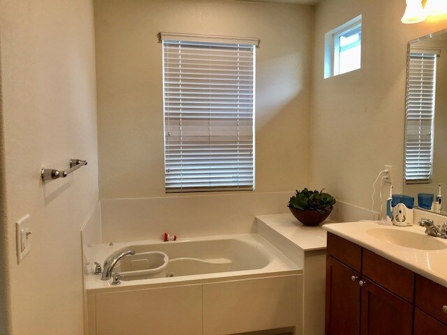 Building Photo - 939 Phelan Ave