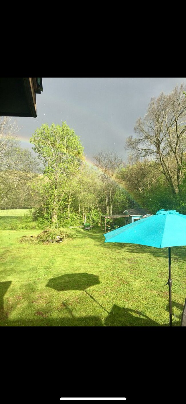 Building Photo - 318 Maple St