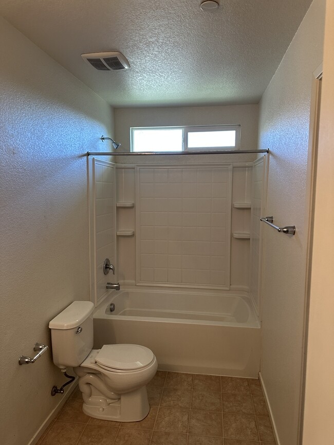 Building Photo - Stockton 4 Bedroom 2.5 Bathroom Home.