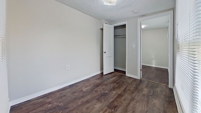 Building Photo - Recently renovated 2/1 Springfield Apartment!